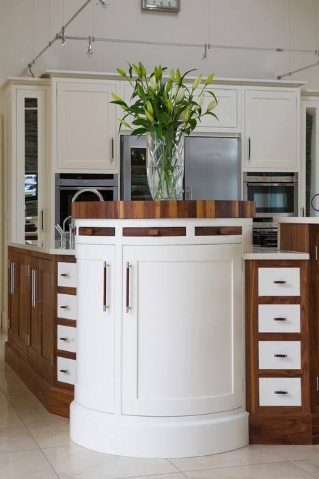 Contemporary Kitchens Ireland Designer Kitchen by Morgan Eclectic style kitchen Cabinets & shelves
