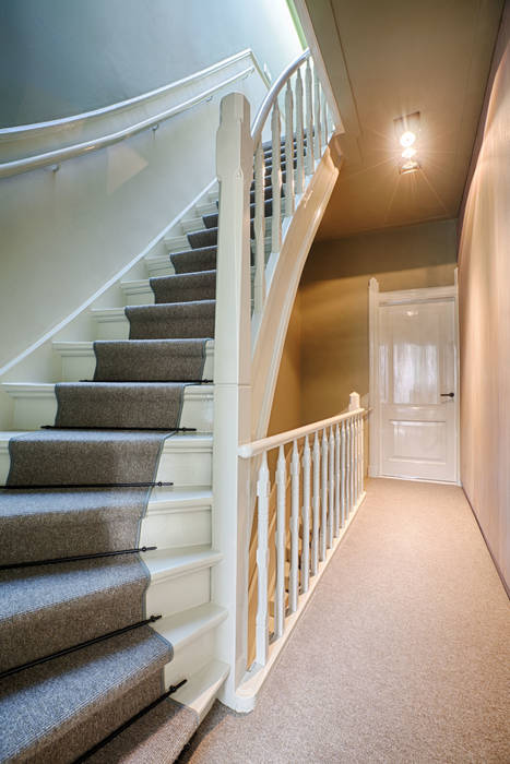 homify Classic corridor, hallway & stairs