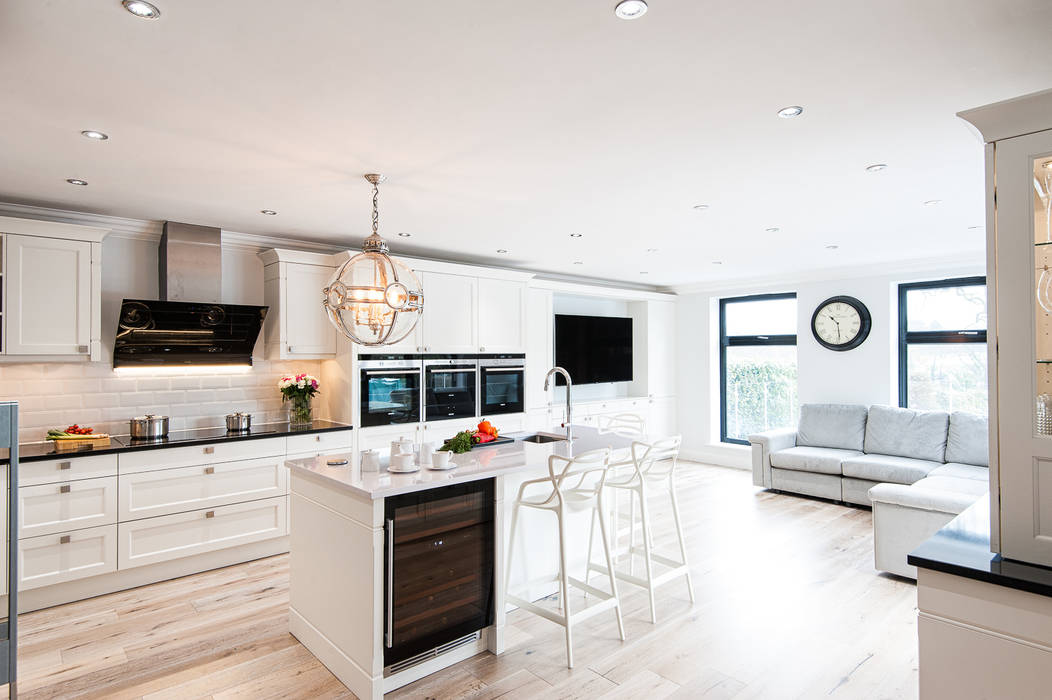 Urban Theme Bristol White homify Modern kitchen