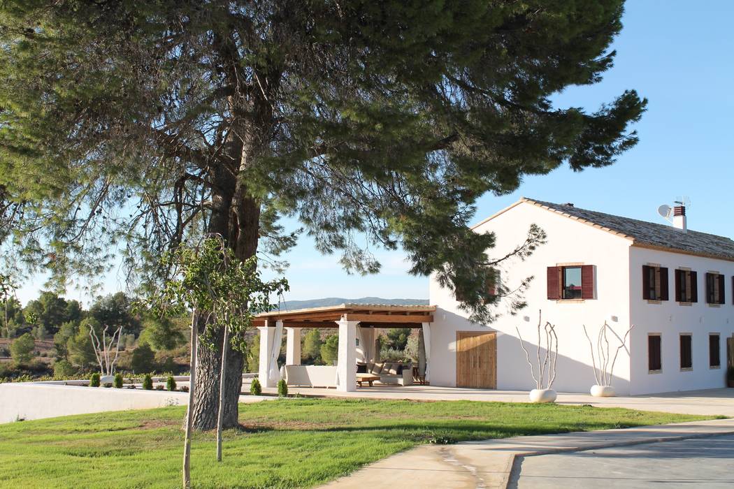 Bodegas Alvarez Nölting. Requena., 3 M ARQUITECTURA 3 M ARQUITECTURA Bodegas de estilo rural