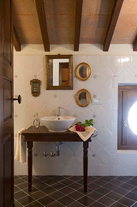 SULLE COLLINE REGGIANE, ADS Studio di Architettura ADS Studio di Architettura Classic style bathroom