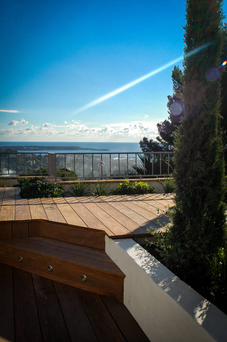 Terrasse avec vue sur la baie de Cannes, Exterior Design Exterior Design Hiên, sân thượng phong cách Địa Trung Hải