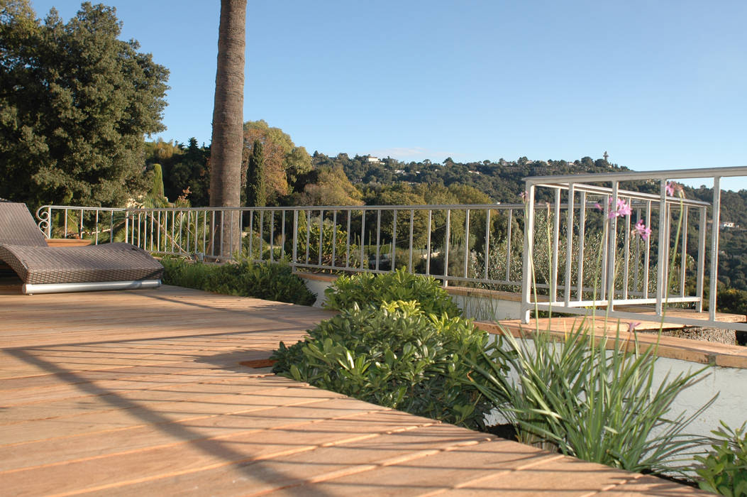 Terrasse avec vue sur la baie de Cannes, Exterior Design Exterior Design Hiên, sân thượng phong cách Địa Trung Hải