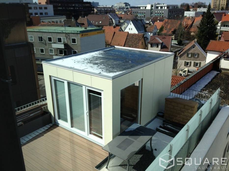 Saunahaus SQUARE XL auf der Dachterrasse - Fassade: beige HPL-Platten , SQUARE Saunahaus SQUARE Saunahaus Modern spa