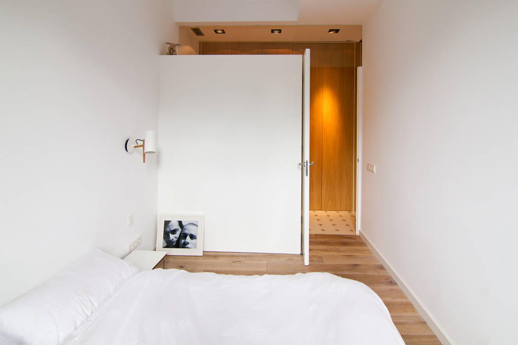 Rehabilitación de Piso en el "Eixample" de Barcelona IF arquitectos Dormitorios de estilo ecléctico
