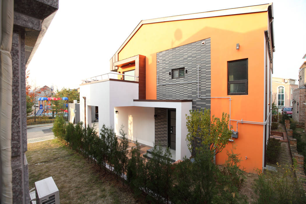 '한지붕 두가구가 사는집' 하남주택, 주택설계전문 디자인그룹 홈스타일토토 주택설계전문 디자인그룹 홈스타일토토 Case moderne