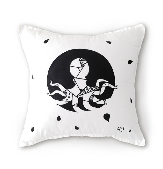 Animal instinct pillow series, Carbon Dreams by Gül Arı Carbon Dreams by Gül Arı Minimalist bedroom Textiles