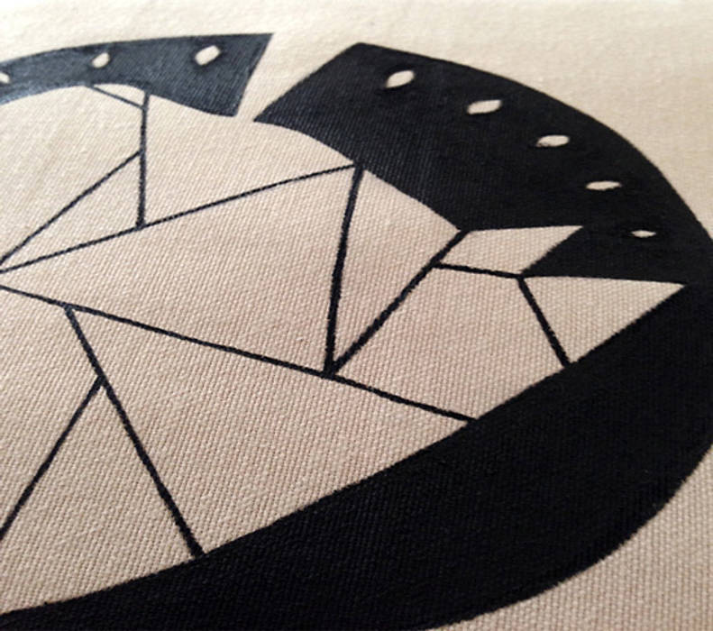 Animal instinct pillow series, Carbon Dreams by Gül Arı Carbon Dreams by Gül Arı Chambre minimaliste Textiles