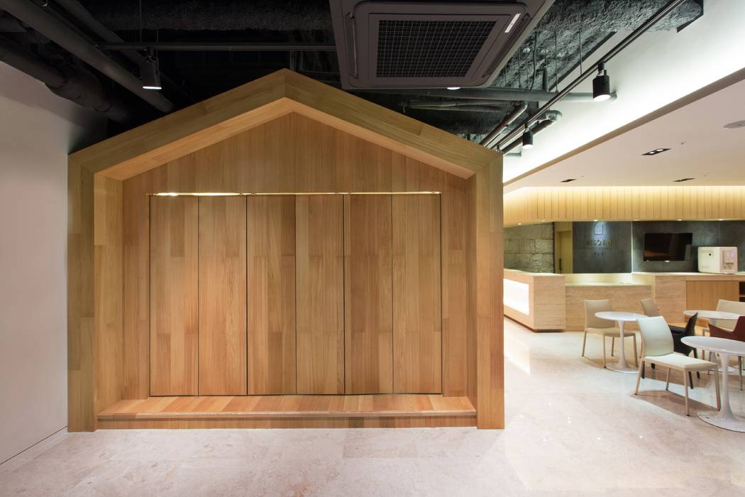 A House for Nature and People / YLAB, Y L A B Y L A B 모던스타일 주택