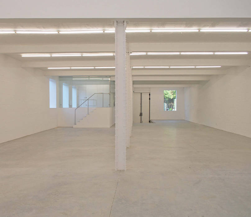 Anish Kapoor Studio, Caseyfierro Architects Caseyfierro Architects Modern Corridor, Hallway and Staircase