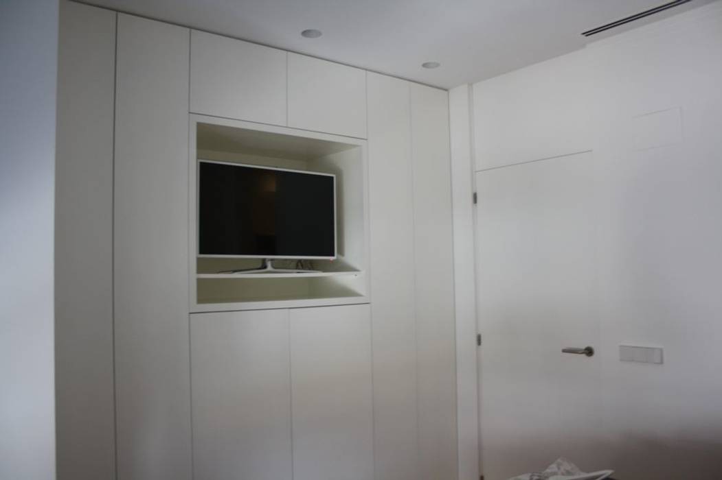 Vivienda completa en Lacado blanco, MUDEYBA S.L. MUDEYBA S.L. Kamar Tidur Modern Wardrobes & closets
