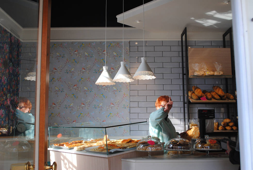 A SMALL BAKERY IN SULMONA, Pasquale Mariani Architetto Pasquale Mariani Architetto Spazi commerciali Negozi & Locali commerciali