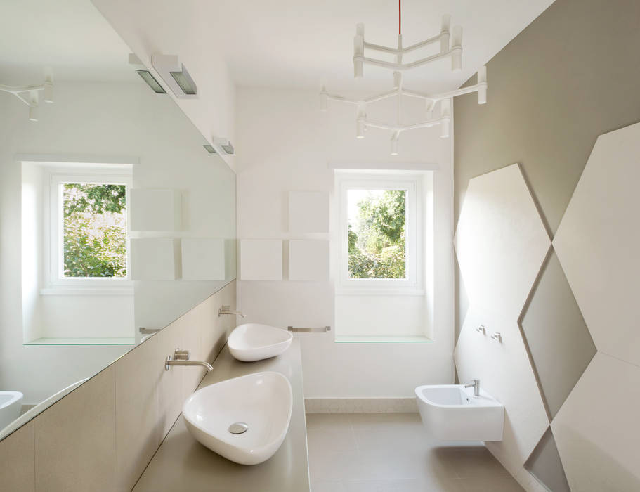 Valle dei Casali: Ristrutturazione completa per l’appartamento a Roma, stefania eugeni stefania eugeni Minimalist bathroom