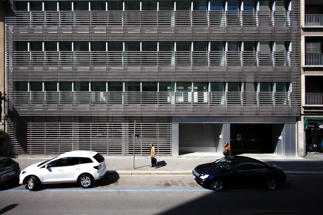 Ristrutturazione di un immobile in via Fara e via Cornalia, Milano, Studio di Architettura Fabio Nonis Studio di Architettura Fabio Nonis Couloir, entrée, escaliers modernes