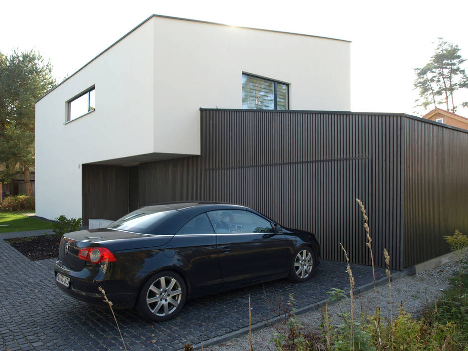 Straßenseite mit Zufahrt und Eingang Viktor Filimonow Architekt in München Moderne Häuser