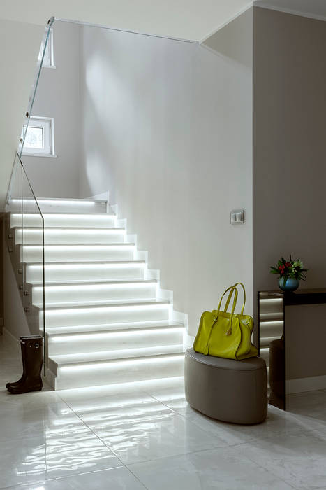Kolorowy minimalizm, Pracownia Projektowa Poco Design Pracownia Projektowa Poco Design Minimalistyczny korytarz, przedpokój i schody