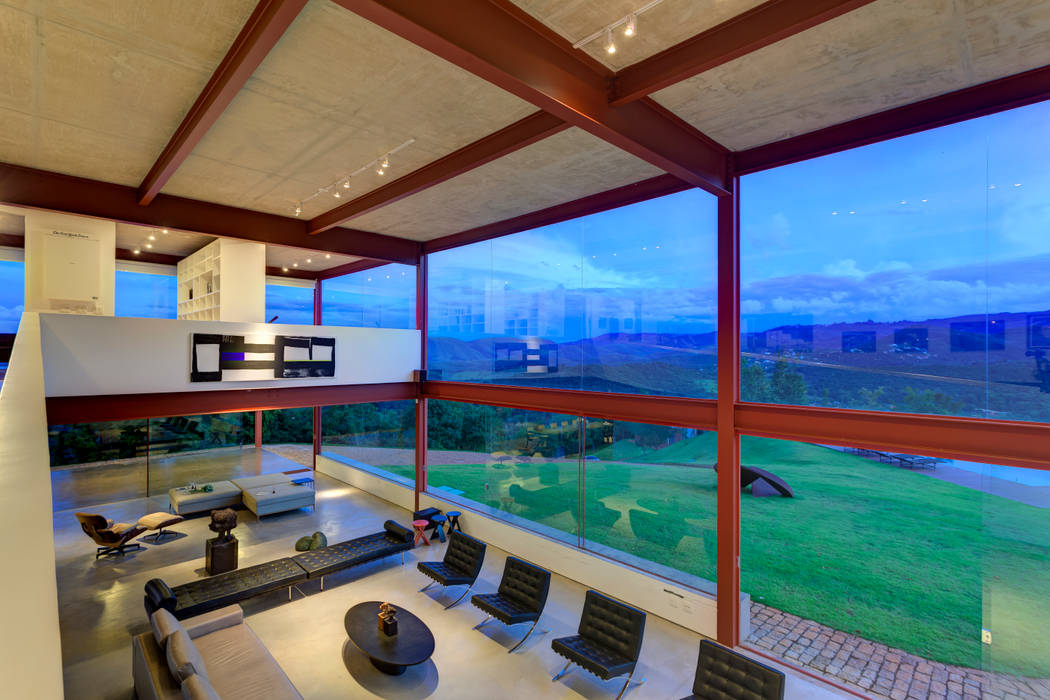 Vista do living montanhas Denise Macedo Arquitetos Associados Salas de estar minimalistas