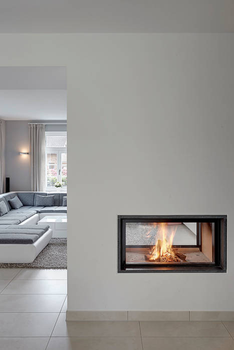 Gärtnerhaus, 28 Grad Architektur GmbH 28 Grad Architektur GmbH Ruang Keluarga Modern Fireplaces & accessories