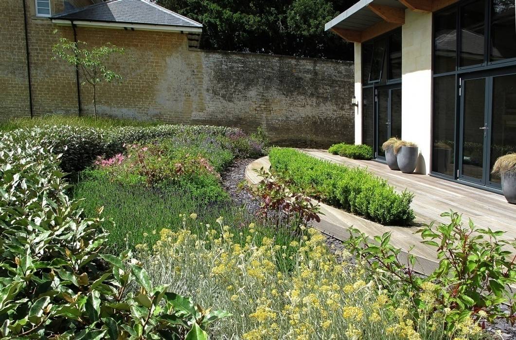 Walled Garden, Bradford Upon Avon, Katherine Roper Landscape & Garden Design Katherine Roper Landscape & Garden Design Jardines de estilo moderno