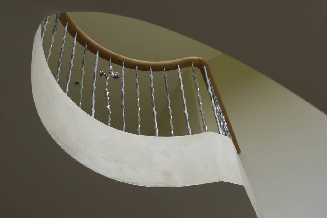 Newbury, Zigzag Design Studio (Sculptural Structures) Zigzag Design Studio (Sculptural Structures) Classic style corridor, hallway and stairs