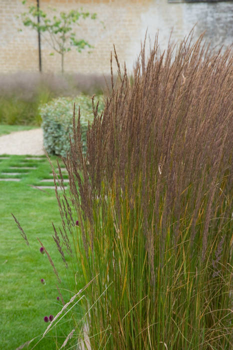 Walled Garden, Bradford Upon Avon, Katherine Roper Landscape & Garden Design Katherine Roper Landscape & Garden Design Jardines de estilo moderno