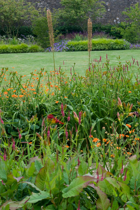 Walled Garden, Bradford Upon Avon, Katherine Roper Landscape & Garden Design Katherine Roper Landscape & Garden Design Jardines modernos: Ideas, imágenes y decoración