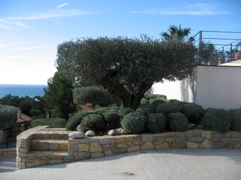 Un jardin contemporain, un balcon sur la mer, Vanessa Cottin Vanessa Cottin Jardin méditerranéen