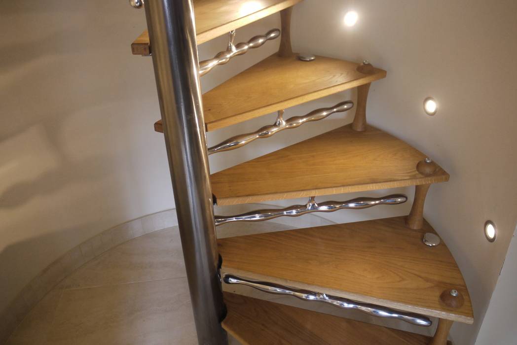 Spiral stair with sculptural detailing & 'Drip' handrail brackets., Zigzag Design Studio (Sculptural Structures) Zigzag Design Studio (Sculptural Structures) Modern Corridor, Hallway and Staircase