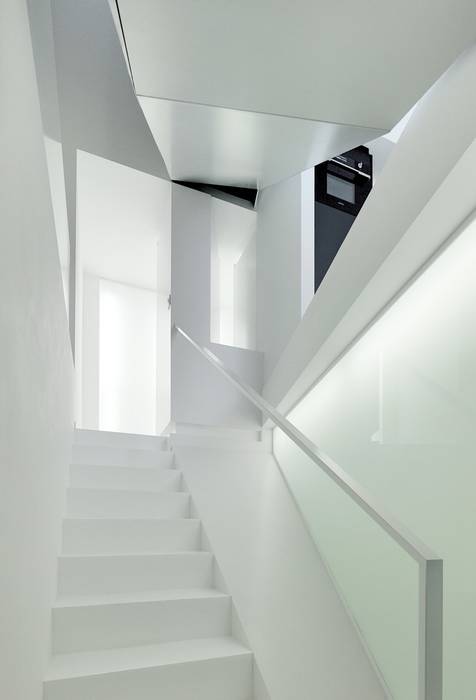 Escalier o2-architectes Couloir, entrée, escaliers modernes
