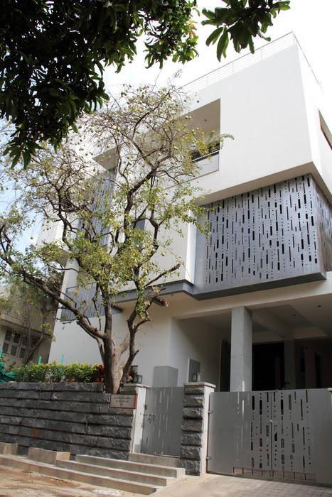 ANAND RESIDENCE, Muraliarchitects Muraliarchitects Modern houses Daytime,Property,Building,Sky,Tree,Plant,Stairs,Wall,Facade,Urban design