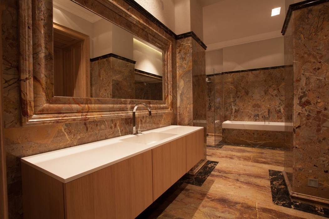 Traumhaftes luxusbad aus edlem marmor koloniale badezimmer von schubert