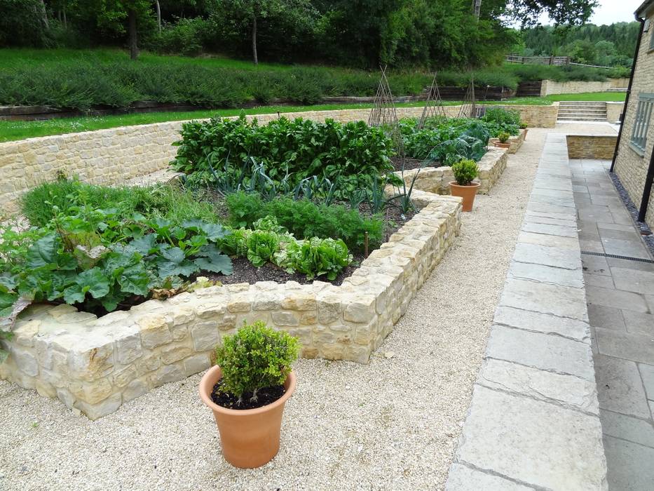 Somerset Farmhouse - Vegetable garden - View 2 Laurence Maunder Garden Design & Consultancy Balcones y terrazas de estilo rural