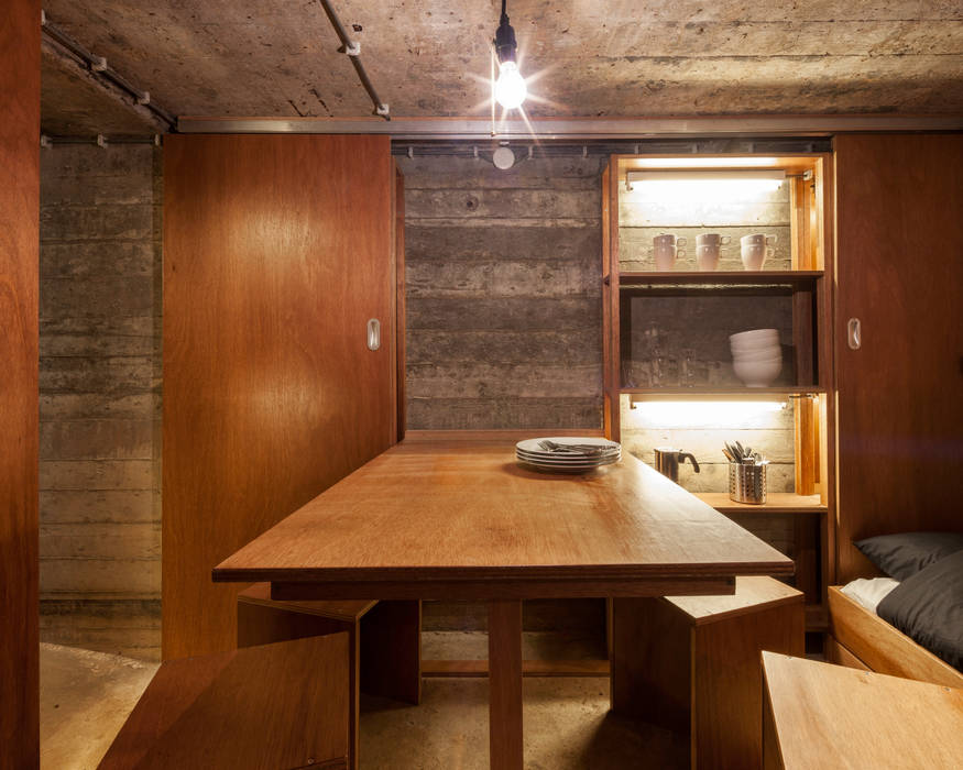 Bunker in Vuren (The Netherlands), B-ILD Architects B-ILD Architects Industrial style dining room