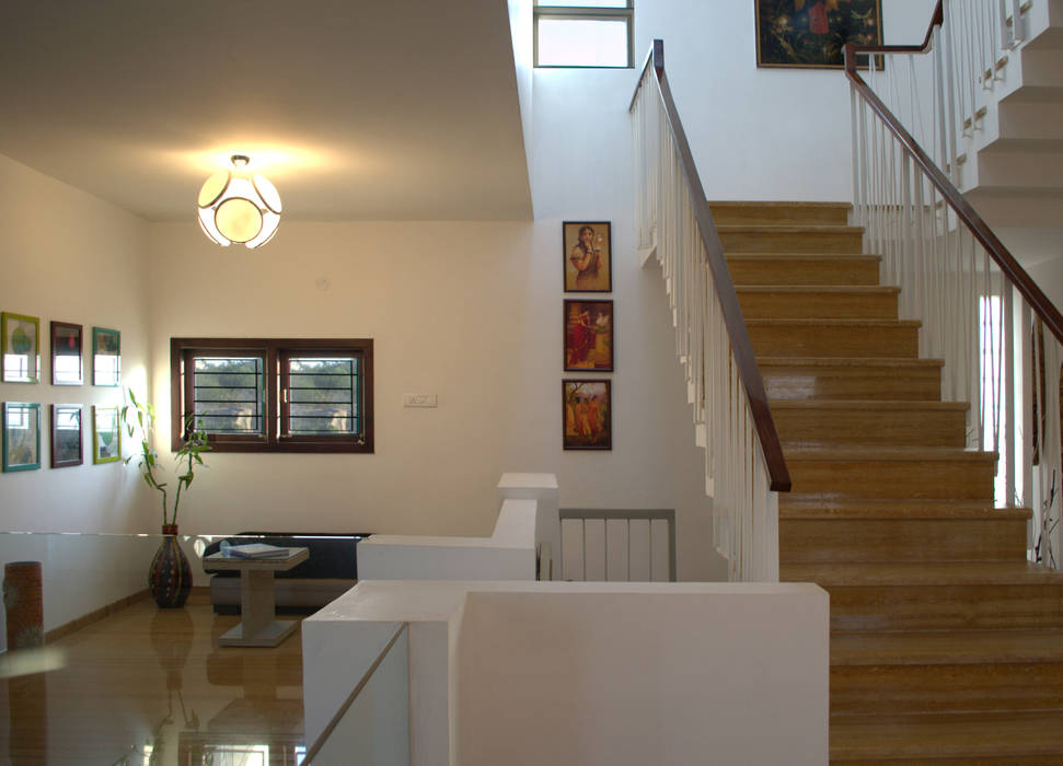 Mr.RAMKUMAR RESIDENCE , UTTRAHALLI, BANGALORE, perspective architects perspective architects Minimalist corridor, hallway & stairs