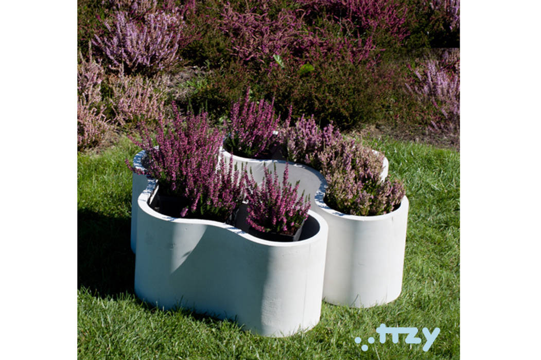 doniczka "Trzy", bgdesign bgdesign Balcones y terrazas industriales Plantas y flores