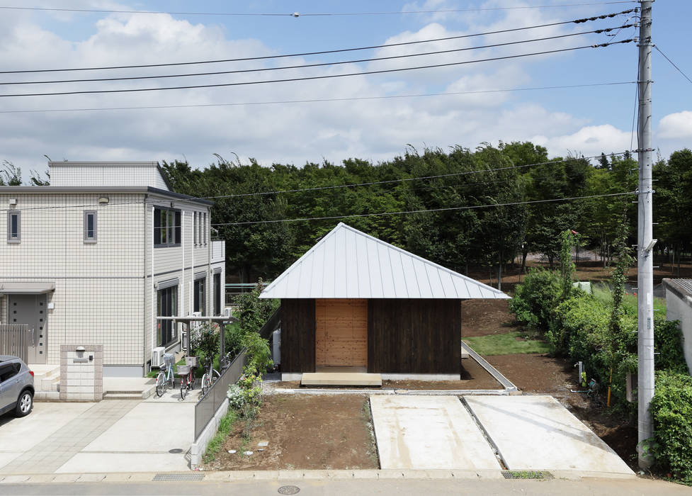 三角屋根の家 M Style 一級建築士事務所 モダンな 家 木 木目調 Homify