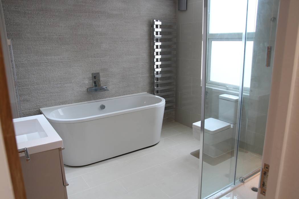 House in Tooting, Bolans Architects Bolans Architects Modern bathroom Bathtubs & showers