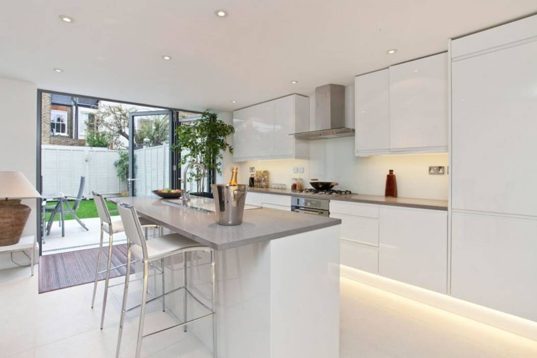 A Four-Bedroom Victorian House in Narbonne Avenue, Clapham, Bolans Architects Bolans Architects Cucina moderna