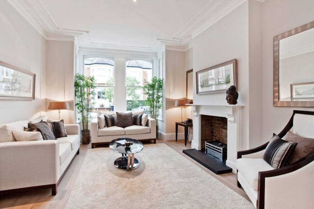 A Four-Bedroom Victorian House in Narbonne Avenue, Clapham, Bolans Architects Bolans Architects Minimalist living room