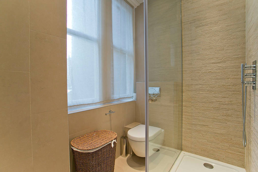 Bathroom 1 view Temza design and build Ванная комната в стиле модерн Ванны и душевые