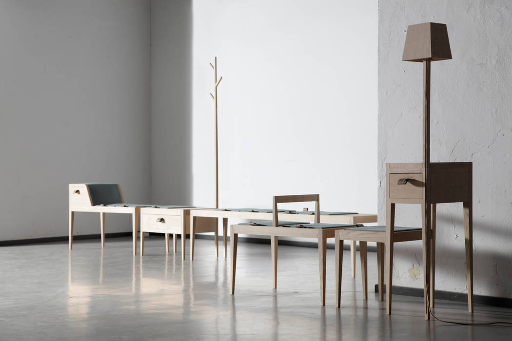 NAiF | 001 Carina van den Bergh | design studio Minimalistische woonkamers Krukken, stoelen & zitkussens