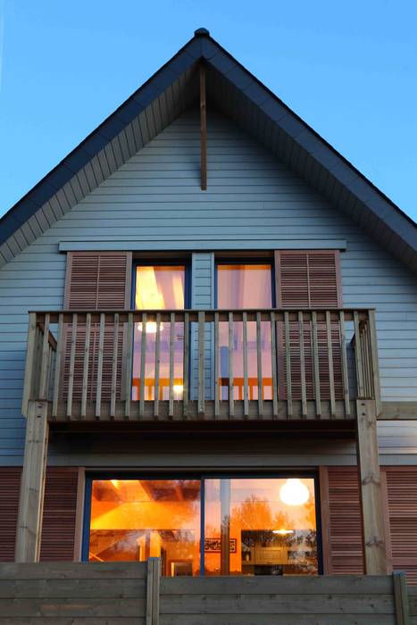 UNE MAISON BIOCLIMATIQUE DANS LE GOLFE DU MORBIHAN, Patrice Bideau a.typique Patrice Bideau a.typique Nhà