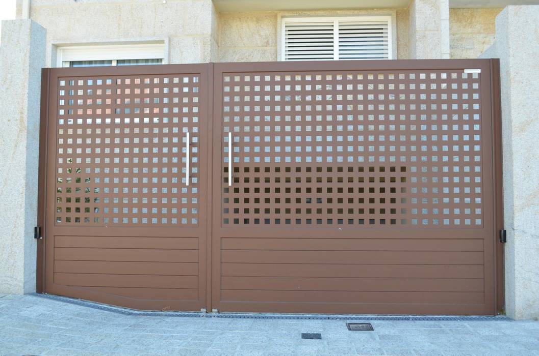 Puertas correderas y batientes en aluminio soldado., Galmatic S.L Galmatic S.L Pintu Doors