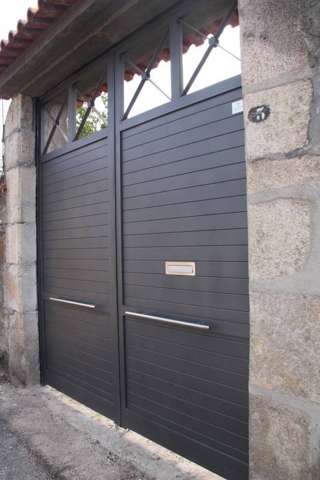 Puertas correderas y batientes en aluminio soldado., Galmatic S.L Galmatic S.L 문 문