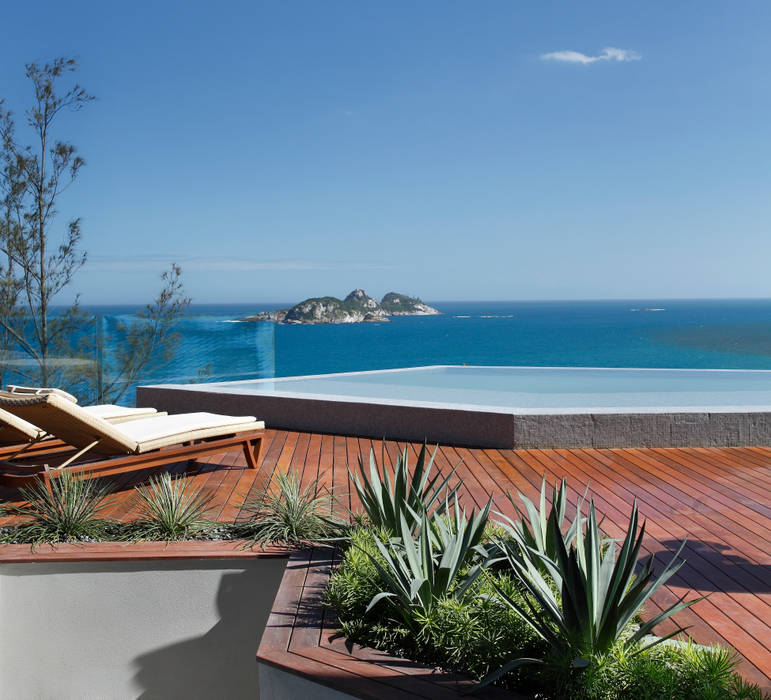 Joatinga 650m², House in Rio House in Rio Modern balcony, veranda & terrace