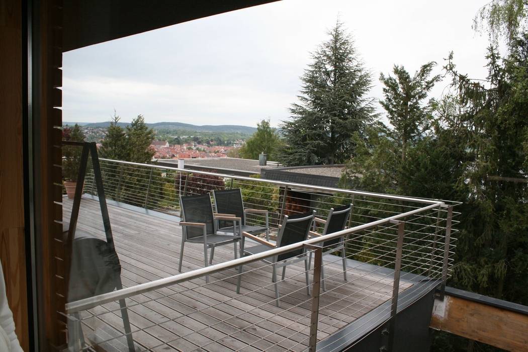 S.line wohnen bei Stuttgart, böser architektur böser architektur Eclectic style balcony, veranda & terrace