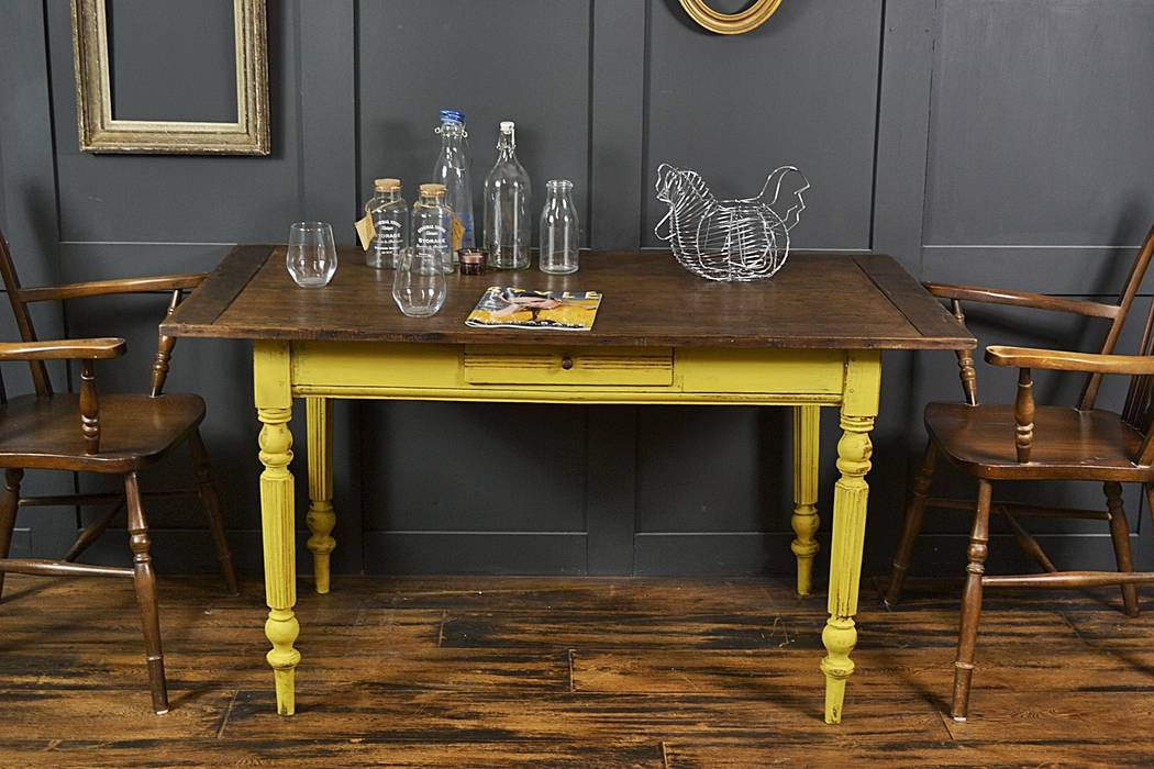 Reclaimed Top Shabby Chic Yellow Dining/Side Table , The Treasure Trove Shabby Chic & Vintage Furniture The Treasure Trove Shabby Chic & Vintage Furniture Столовая комната в рустикальном стиле Столы