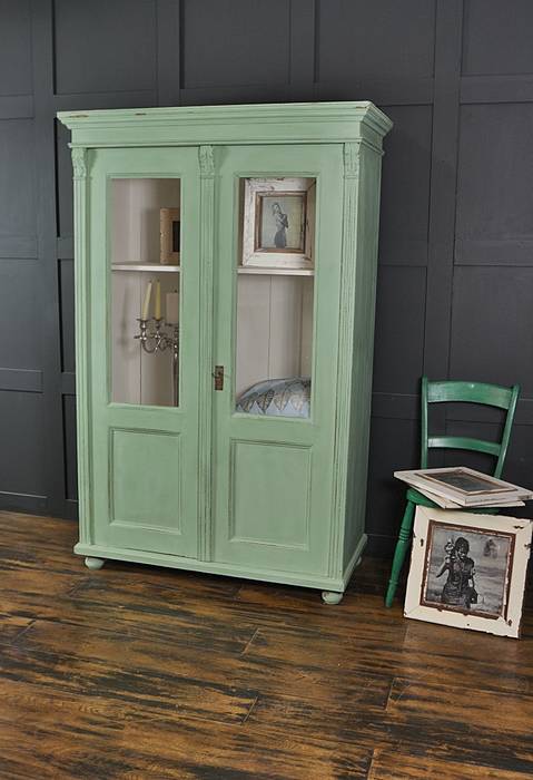 Mint Green Antique Glass Display Cabinet, The Treasure Trove Shabby Chic & Vintage Furniture The Treasure Trove Shabby Chic & Vintage Furniture غرفة المعيشة Storage