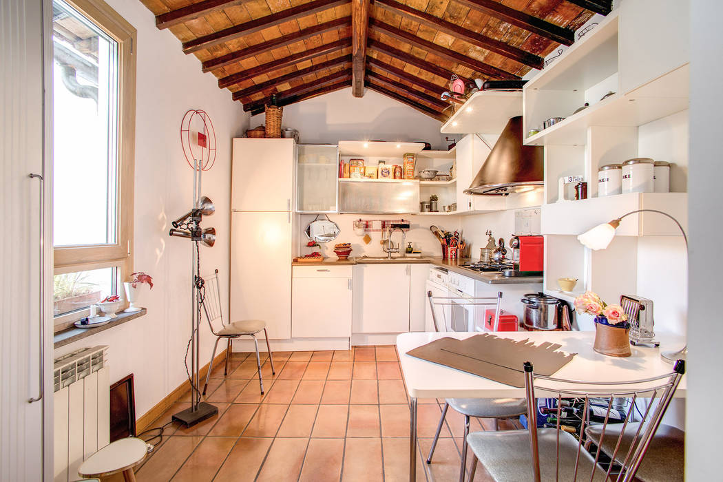 SUBURRA , MOB ARCHITECTS MOB ARCHITECTS Cocinas de estilo moderno