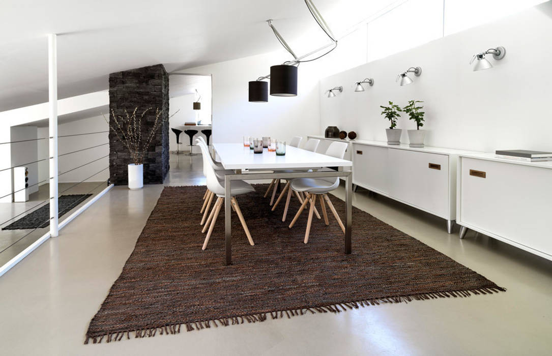 Rugs bring warmth, Love4Home Love4Home Modern dining room Accessories & decoration